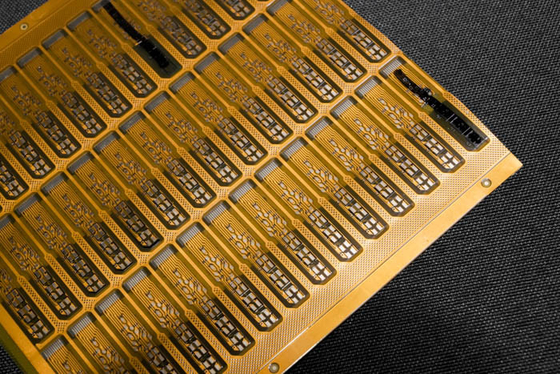 Assemblage électronique de carte de circuit imprimé HDI avec film jaune double face