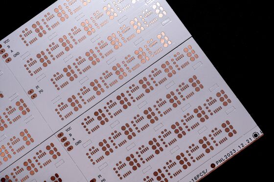Plaque de circuit imprimé flexible pour bandes lumineuses LED