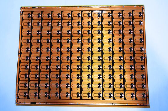 FPC à double couche avec une largeur de ligne de 0,1 mm min et une grande flexibilité pour une conception compacte à double face