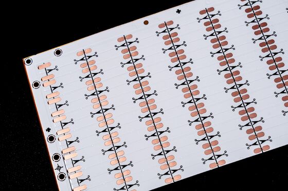 Circuit imprimé FPC personnalisé de haute qualité avec carte double couche, conception personnalisée et antioxydant OSP pour les applications LED