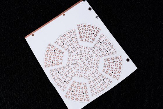 Casque de croissance capillaire à luminothérapie LED rouge avec circuit imprimé flexible à LED et circuit imprimé flexible à LED